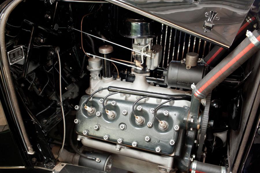  Ford V8 DeLuxe 3-Window Coupe 1932 года  (фото 5 из 23)